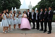 INOLVIDABLE. Emily Reyes con su cortejo de honor cerca del Capitolio en Washington, DC, el 16 de septiembre.
