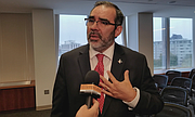 Herrera: Mucha gente tiene las prioridades equivocadas, entonces gastan en su carro o camión, en cosas que se deprecian