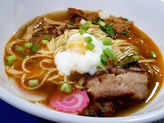 Los participantes del programa de Cocina Internacional mostraron diversos platos de su creación en esta edición del “Community Culinary Event”, tales como sushi, tempura de vegetales, pollo teriyaki, ramen y helado frito, mientras que fueron evaluados por los profesores.