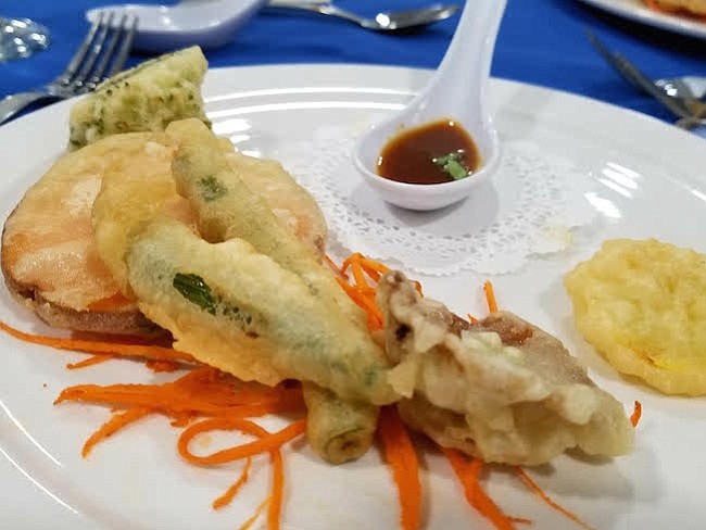 Los participantes del programa de Cocina Internacional mostraron diversos platos de su creación en esta edición del “Community Culinary Event”, tales como sushi, tempura de vegetales, pollo teriyaki, ramen y helado frito, mientras que fueron evaluados por los profesores.