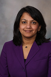 La doctora Priya Sampathkumar, experta en enfermedades infecciones y profesora asociada de medicina en la Clínica Mayo, recomienda que las personas que tienen un sarpullido en la cara vayan enseguida al médico.