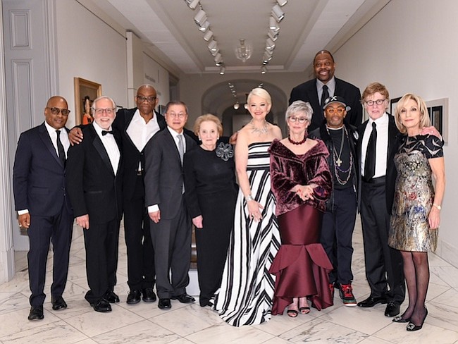 CELEBRIDADES. Galardonados y presentadores de la gala "Retrato Americano" del 2017 en la Galería Nacional de Retratos del Smithsonian: Glenn Ligon, Gerald H. Friedland M.D., Bill T. Jones, Dr David D. Ho Dr. Madeleine K. Albright, Kim Sajet (Directora de la Galeria Nacional de Retratos), Rita Moreno, Patrick Ewig, Spike Lee, Robert Redford y Andres Mitchell.