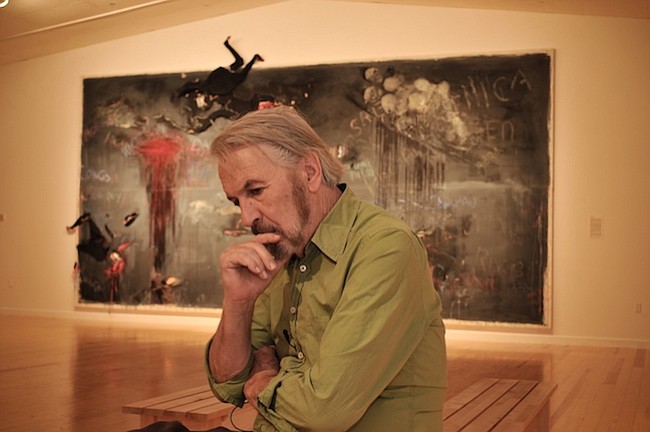 CURADOR. El curador Javier de Villota aparece en esta foto de 2009 en el Station Museum of Contemporary Art en Houston.
