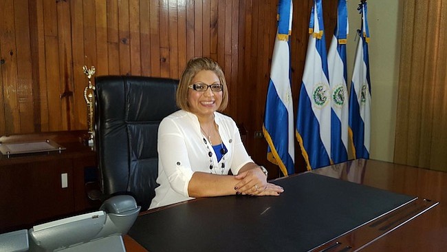 Rocio Treminio-Lopez: Deseo que dejemos atrás las fronteras y con el único nombre de "Latinos" las otras comunidades nos vean como una potencia política influyente. Espero que se sumen más líderes Latinos en política local, estatal, y nacional.