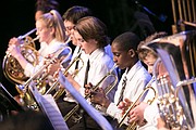 CONCERTISTAS. Jóvenes de la DCYOP tocan sus instrumentos de viento durante un reciente concierto.