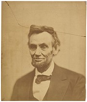 LINCOLN. La impresión original que ha sido exhibida muy pocas veces de la fotografía de “placa-rota” del Presidente Abraham Lincoln.