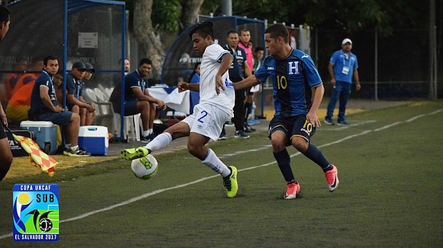 JUVENIL. Orssy Rodríguez en un partido con la selección Sub-16 de El Salvador en la Copa Uncaf realizada en San Salvador.