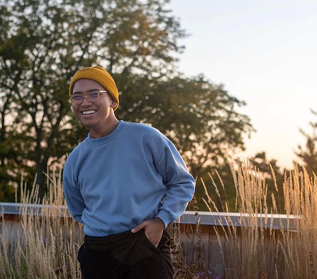 Edgar Tumbokon, estudiante universitario de 19 años se inspiró en trabajadores agrícolas para su video que trata sobre la diabetes en jóvenes inmigrantes.