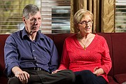 Sher, una de las hijas de los Emerick, y su esposo Rob Safran, hablan sobre el documental “Living & Dying: A Love Story”, en el que registraron la última semana de vida de Charlie y Francie Emerick.