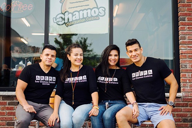 Freddy, Ohdra, Gabby y Manuel, parte del equipo que forma parte de Los Chamos Cuisine