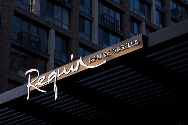 El restaurante Requin de Mike Isabella en el muelle de Washington.