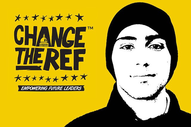 CAMBIO. En esta imagen de la organización sin fines de lucro Change the Ref aparece el rostro de Joaquín. Change The Ref, promueve que si el que toma las decisiones, no funciona, hay que cambiarlo.