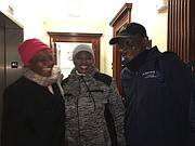 ÁFRICA. Desde la izquierda: Rosalie Djemo, Madeleine Ntsavou y Ahmed Assane; tres de los cuatro estudiantes procedentes de África que toman clases de inglés en CASA de Maryland.
