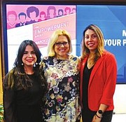 MUJERES. De izquierda a derecha. Angelique Sina, Celeste Carrasco y Mónica Bautista