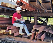 ESFUERZO. Porfirio trabaja a tiempo completo en construcción y estudia en el Northern Virginia Community College.