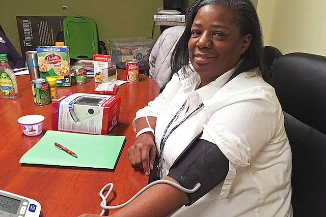 Sharon Fulson, de Nashville, Tennessee, dice que hace todo lo que puede para mantener su presión bajo control.
Pero agrega que la medicación la hace sentir atontada y nerviosa, por eso la ha salteado más de una vez.