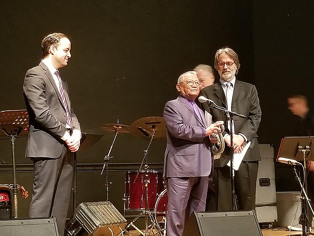 Armando Manzanero recibe el premio Latin Master Music Award de Berklee College of Music