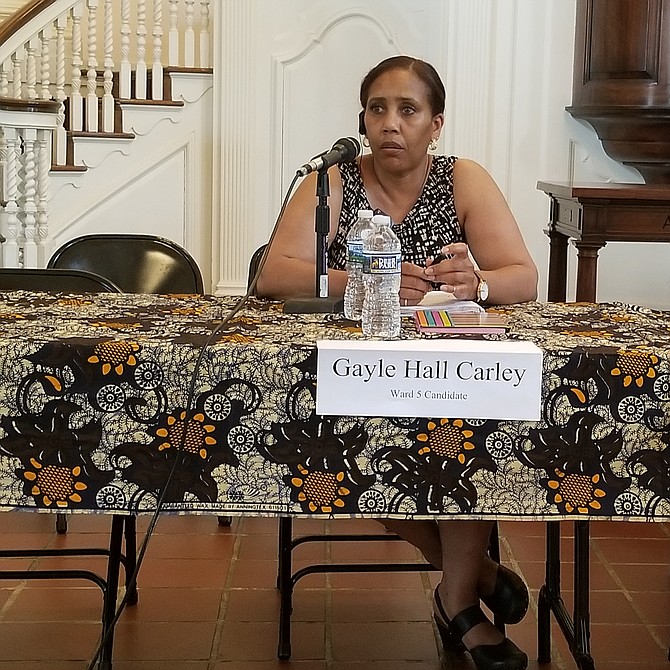Gayle Hall Carley
Candidata por el distrito 5
“Hay personas que no pueden acceder al servicio médico porque no tienen casa o educación”.
