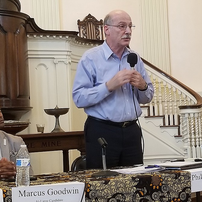 Phil Mendelson
Candidato y presidente del Concejo
“La mitad del cumplimineto de la ley, viene del gobierno federal, así que hice que el cargo de Fiscal fuera elegible”.
