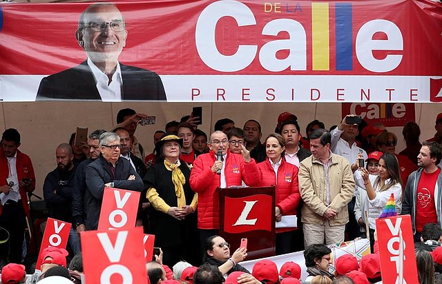 COLOMBIA. Humberto de la Calle junto a su compañera de fórmula Clara López en Bogotá
