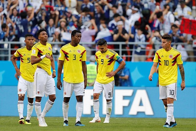 MUNDIAL. Los jugadores colombianos se lamentan tras finalizar el partido