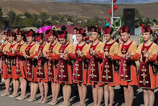 Handes! Armenian Dance Summit darán una presentación única y participativa de la danza armenia