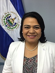 SALVADOREÑOS. Ena Peña, cónsul general del Salvador expresó que la situación que se vive en la frontera ha afectado a varias familias salvadoreñas.