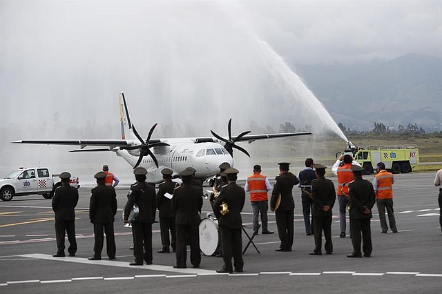 ECUADOR. El avión de la Fuerza Aérea Ecuatoriana (FAE) que transporta los cuerpos de los periodistas ecuatorianos asesinados