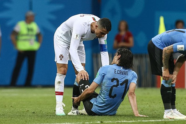 RUSIA. El gesto del portugués Cristiano Ronaldo con Edison Cavani