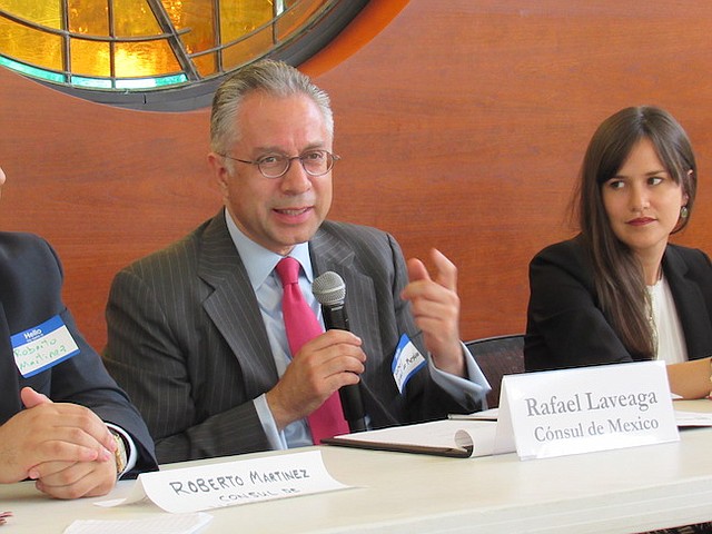 IMPORTANTE. Rafael Laviaga, cónsul de México, en Washington, DC enfatiza la importancia de la doble nacionalidad para los niños nacidos en EEUU de padres mexicanos.