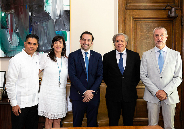 OEA.