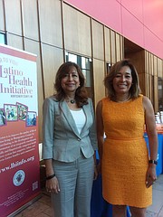 Compromiso. Sonia Mora (izq.), directora de LHA; y, Yanira Cruz (der.), presidenta de NHCOA trabajan hombro a hombro para que más hispanos participen en las elecciones de noviembre.