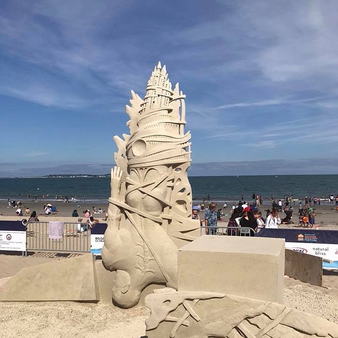 Escultura “The Fall of Icarus”, ganadora del tercer premio en la edición 2018 del Festival Internacional de Esculturas de Arena de Revere Beach. Autora: Ilya Filmonstev