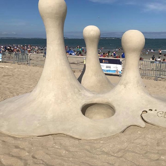 Jonathan Bouchard (Jobi) es el autor de la escultura “Gravity Drops”, ganadora del segundo premio y del Sculptors Choice Award 2018.