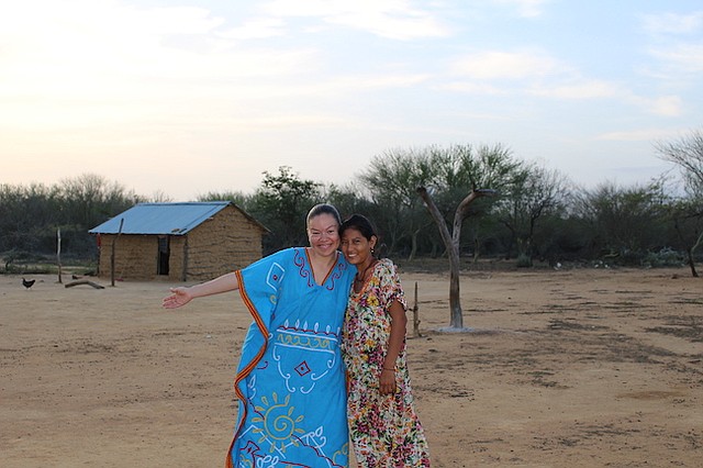 COMUNIDAD. Sara Pusha Ina y Keiner son parte de la familia que recibió a Andrea en la comunidad Wayuu.