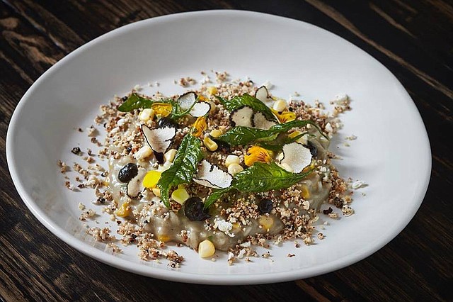 Un risotto nacido en los campos de maíz de México, el "Huitsquites" está hecho con huitlacoche, palomitas de maíz, parmesano y trufas