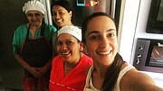 VENEZUELA - Mercedes Grau comenzó en la repostería hace siete años, con solo un horno y una batidora. Actualmente trabaja con otras siete personas y aumentaron sus encargos.