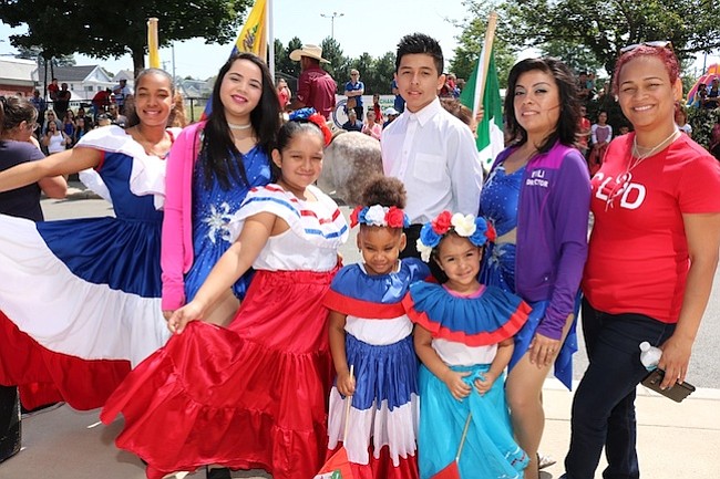 El grupo de baile Cultura Latina es un ejemplo del talento local que año a año se presenta en el Festival