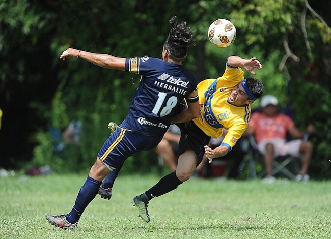 En la Final de la Azteca Soccer League, Pumas derrotó a Internacional 4-2 para coronase campeón del Torneo Apertura.