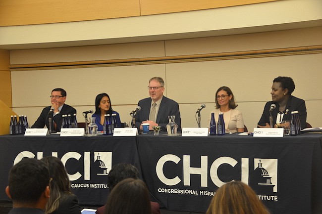 CENSO. La importancia del Censo 2020 fue el tema de una de las charlas. Participaron Ron Jamin del US Census Buerau (centro) y otros panelistas.