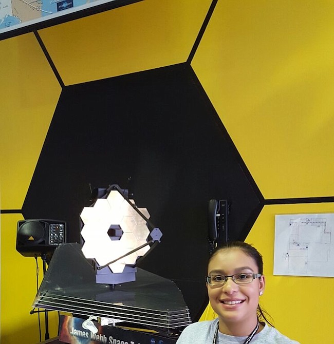 Misión. Scarlin Hernández, a sus 26 años, es parte del equipo que trabaja para el lanzamiento de la nave especial que irá en busca de planetas y de las primeras estrellas del universo.