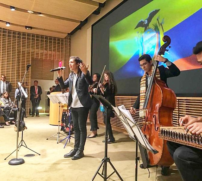 Gerson Eguiguren, estudiante ecuatoriano de Berklee College of Music interpretó el tema “De dónde vengo” del cantante y compositor ecuatoriano Alex Alvear durante la reunión del Presidente Lenín con la comunidad ecuatoriana en MIT de Boston.