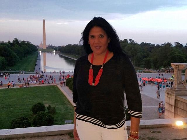 Gobierno. Syddia Lee-Chee trabajó en el Departamento del Tesoro, durante la administración de Bill Clinton; y, para la iniciativa Que ningún niño se quede atrás, del presiente George W. Bush