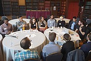 Michael Danziger, estudiante del SUNY Downstate College of Medicine, lidera una discusión sobre el sistema de salud de pagador único en la Advocacy in Medicine Conference realizada en Nueva York. Danziger dijo que la única manera de convencer a los legisladores que rechazan este sistema es no votarlos.