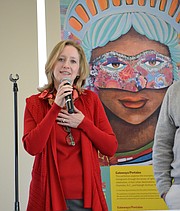 INSPIRACIÓN. Allison Kokkoros, directora de la Escuela Carlos Rosario, afirmó que las historias de los profesionales inspiran a los estudiantes del plantel.