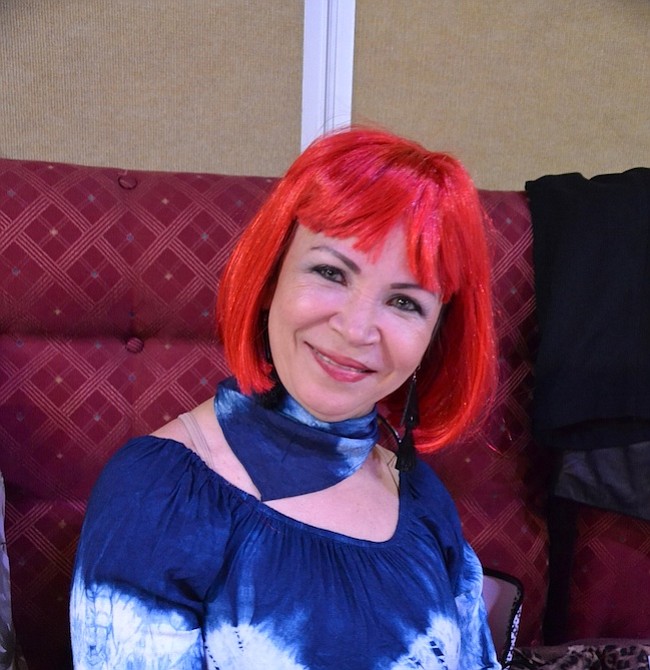 CONSUMIDORES. Rosibel Arbaiza decidió comprar un vestido de la colección. Esta emprendedora intipuqueña tiene más de 30 años de experiencia en la industria de la belleza.