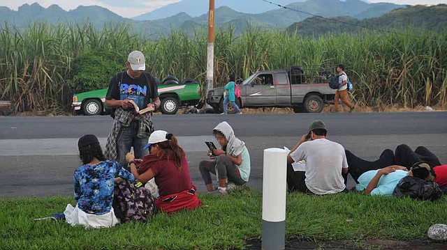 MIGRACIÓN. Los salvadoreños de la segunda caravana dicen huir de la pobreza y de la violencia en su país