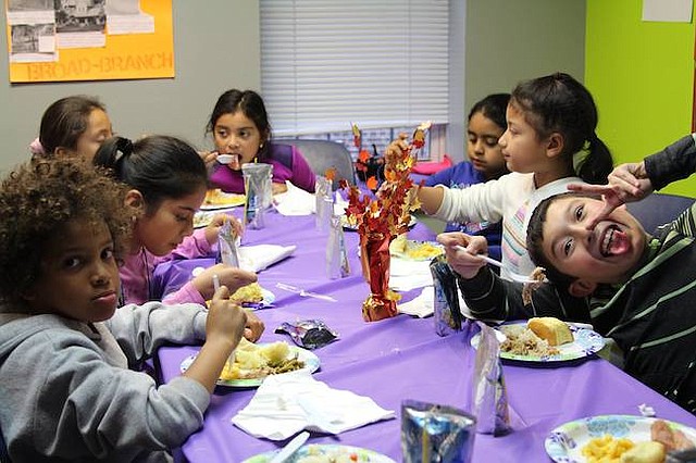 Niños. La reunión de Thanksgiving también es un momento para dar rienda suelta a la creatividad de los niños.
