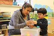 INGLÉS. Briya es un centro de educación para adultos y niños, donde aprenden inglés para mejorar sus conocimientos y autoestima. | CREDITO: Briya Public Charter School.