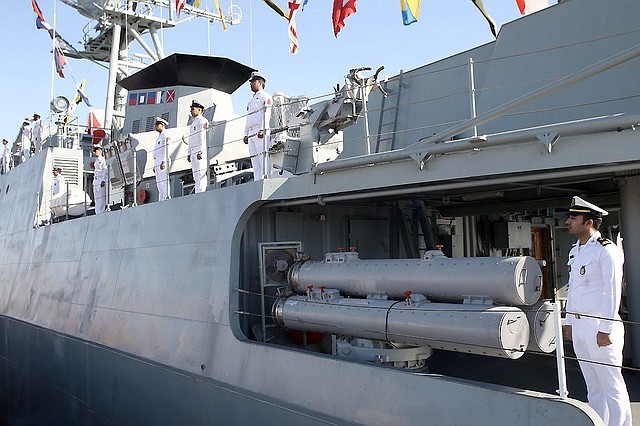 Nuevo destructor de origen nacional iraní Sahand en el puerto sur de Bandar Abbas, Irán